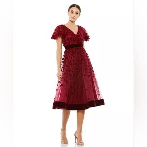 Mac Duggal Women's Embellished Butterfly Sleeve Velvet Hem Midi Dress Size 10